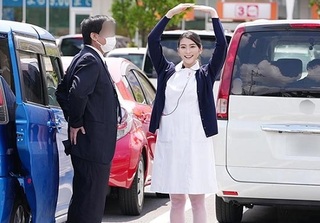 《素人ｘ逆ナンパ企画》「生でしよ？♥」性の悩みがある男をエッチ癒やしてあげるスレンダー美乳おっぱいの美人お姉さんが良い