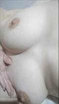 【個人撮影】まったりと自分のおっぱい弄りする様子を自画撮りして投稿された素人女性の映像がリアルでエロい
