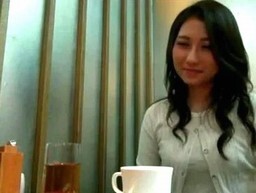 この穏やかな表情からは想像できない狂った腰使いをする別嬪奥様♡