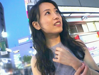 【人妻】『奥まで突いて…♥』三十路の巨乳主婦がエロボディで感じる濃厚SEX！主観フェラで奉仕⇒お漏らし失禁で本気絶頂ｗ
