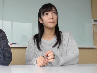《素人カップル企画》「え？え？中はだめぇ♥」彼氏の前でガニ股空気椅子！美乳おっぱいお姉さんがイタズラ＆膣内射精ｗ