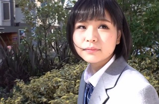 あどけない顔立ちに不釣り合いなGカップのロリ巨乳美少女を制服着せたままオジさんチンポでガチハメ！