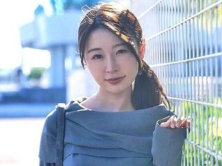 ［人妻］不倫セックス‼『コンドームは外して欲しい…❤』介護士をしているGカップ巨乳奥さま（30）が他人棒でイキまくる❗