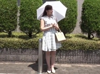 〖四十路熟女〗上品な熟妻も、若いイチモツが大好き 男を漁って複数プレイに酔いしれる