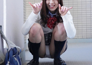 《パンチラ》「見せてあげるぅ♥♥」スレンダー美乳おっぱいの美人ギャルで可愛い妹に下着チラ見せ誘惑されて激エロ交尾ｗｗ