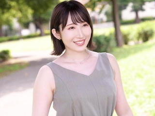 【奥美遥】くびれボインな奥様♪ AV初参戦でおっぱいを強調させられながら乱れることになる