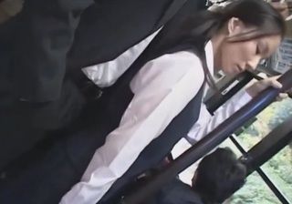 《美魔女に痴漢》「や、やめてよ…」ドSでキツそうな顔で制服姿のOLを車内で辱めてザーメンを大量にぶっかけるセックス！