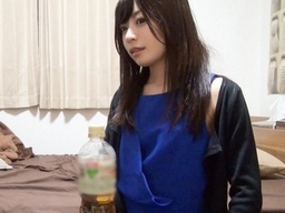 本当にその気はなかったのか!?男の一人暮らしの部屋にのこのこやってきてベッドでマッサージ始めたらこうなる…♥