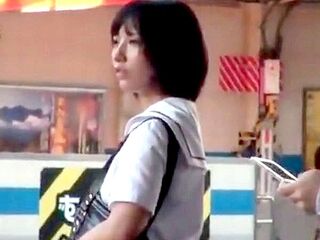 ＜女子校生＞学校帰りのロリ制服JKを狙い撃ち！電車痴漢で羞恥の大量潮吹き…肉便器奴隷と化したエロ奴隷をハメ潮レイプ＜痙攣＞