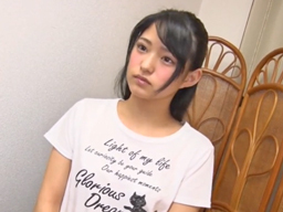 ケーキ屋でバイトしているという低身長・童顔・貧乳のオヤジの大好物が揃った美少女