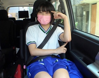 【女子校生ショートカット】幼い顔でちんぽを見つめながら放たれるおしっこを飲み干しちゃう女子生徒