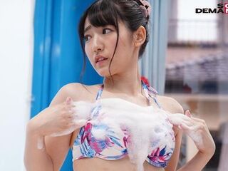 素人カップルナンパ企画でGETした水着美少女JDが彼氏を待たせ密着泡マッサージ体験！素股から挿入の寝取りNTRセックス！