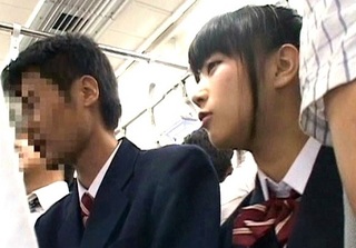 《電車痴漢》「な、何するの…」スレンダー美乳おっぱい、ポニーテール美少女に手コキさせ、後日、でかけた所を再度凌辱！ｗ