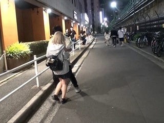 【女子校生ギャル】親とケンカして飛び出した路上で声をかけられ中出しされるJK