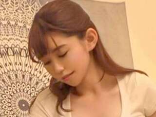 禁止されているのにパンチラのメンエス嬢がお客とえちえちSEX！なんだか怪しく思ったテンチョが盗撮！