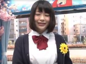 卒業式直後の制服女子をナンパしてマジックミラー号でエッチなお祝い！