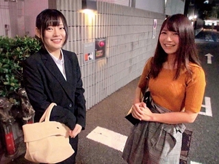 〚現役JD〛が可愛いけどヤリマン親友を紹介したらチクビを吸って初対面棒をおしゃぶり♫♫クリ弄りでアクメしてP活セックス