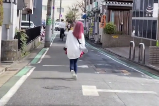 〈巨乳女レイプ〉超絶ヤバいレイプ魔に狙われた巨乳女！ドラッグを盛られ真っ直ぐに歩くことも覚束ない！攫われ●辱される！（震