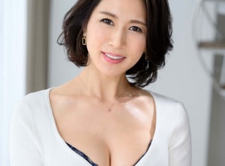 【ベロチューフェラ】部屋で落ち合った青年に激しく抱かれ日頃の欲求が爆発する美乳妻