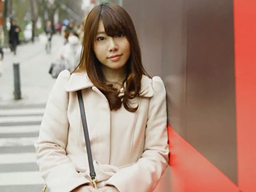 男性経験が少ない人妻→日々、自慰で慰めている身体は背中をなぞられただけで感じてしまう！