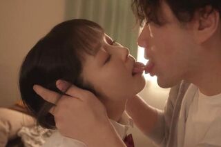 妻の留守中にまだJKの義妹(日向なつ)と中出しセックス