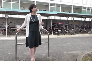 〈B級人妻〉湧き出る性欲は朝からクライマックス！ハードなオナニーで足りない分は外にちんぽを狩りにイク！まさに底なし！ww