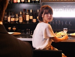 久しぶりの同窓会で元カレと再会…大学時代も弄ばれたクズ男に再度落ちていく美人妻♥