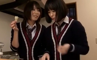 【美女】女子校生達が卑猥に抱き合った記憶に残るビアンな唇 有村千佳 ゆうきさやか