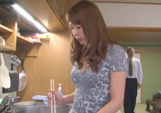 【若妻レイプ】「や、やめてください…」スレンダー巨乳おっぱいの美人若妻のエロい体に我慢できず義父が辱めてしまう！！