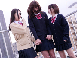 女装がバレて親友の女の子たちに性処理道具にされる女性として育てられた男の娘