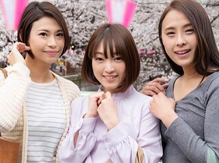 「ドキドキしちゃうわぁ」巨乳の三十路奥さん達をナンパして乱交セックス