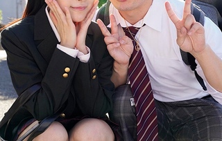 【美女】彼氏の肉棒ぷるぷるな唇で転がして当てる女子校生MM号体験