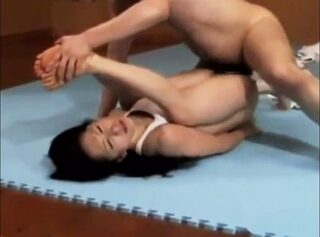 〈エロドラマ〉筋肉質の空手師範も無理矢理でブチ込んでしまえば女は女カワイイもんではああーん♡ってww