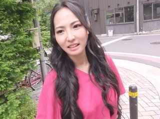 〖熟女ナンパ〗某人気番組のテイで自宅に突撃 夫を裏切る背徳交尾 最後は、中出し