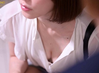 【ベロチューイラマチオ】素晴らしい美乳ボディを震わせて激しいピストンに服従する美女