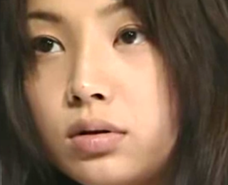 『ヘンリー塚本作品』「久しぶりにペニバン挿入してあげる」レズを隠し結婚した女が元恋人に再会。久々の女同士のSEXに…