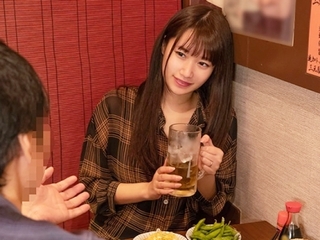 〚若妻ＮＴＲ〛綺麗な奥さんを酔わせたら隠しカメラ前で美乳を揉んで手マンでガチイキ♫♫他人棒をしゃぶる浮気動画を勝手に公開