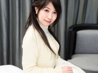 〖熟女ナンパ〗久しぶりに若い男の人にさわられて濡れてきちゃった 最初は清楚だったのに‥