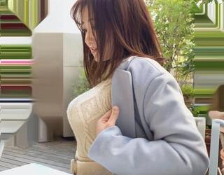 エベレストのように突き立つＨカップ爆乳がエロすぎるｗｗ２５歳のランジェリー販売員さんに着衣のまま即ハメしてパンパン突きまくる♡